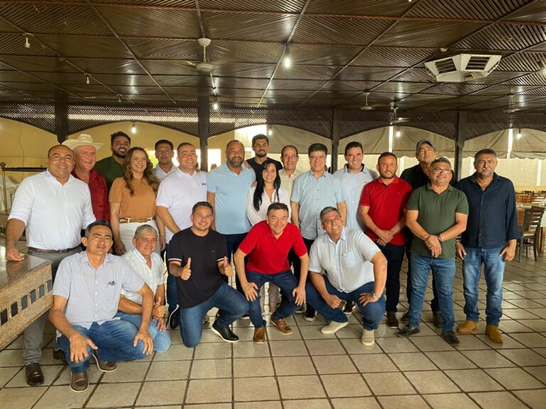 Roberto Costa recebe apoio de prefeitos do Médio Mearim e sul do estado