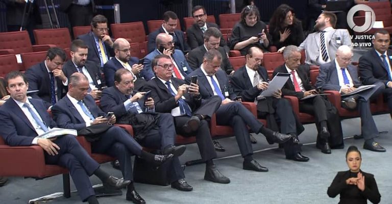 Saiba como foi 1º dia do julgamento de Bolsonaro e aliados por golpe