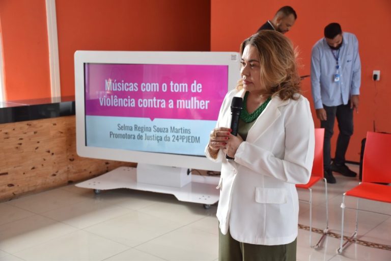 ‘Naturalização da violência contra a mulher’, diz promotora sobre machismo em músicas