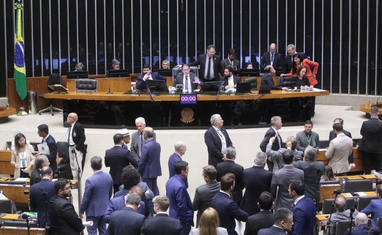 Jerry, Rubens Jr. e Hildo votam contra urgência da derrubada da alta do IOF