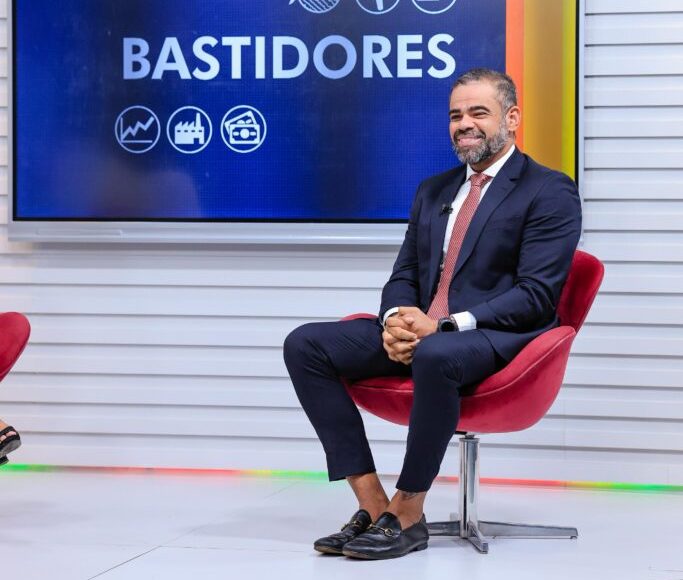 Paulo Victor confirma pré-candidatura a deputado e avalia momento da Câmara