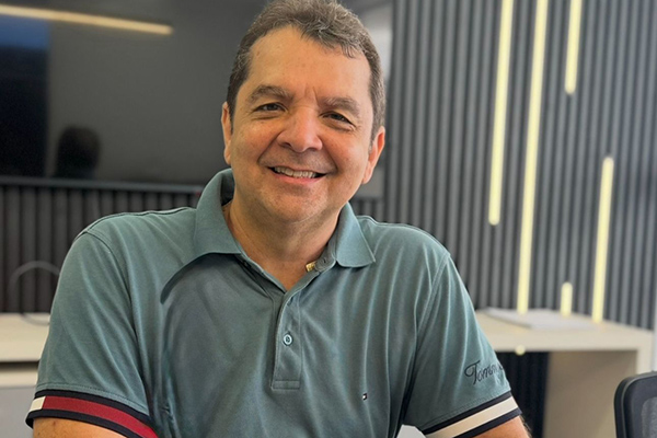 Sem Brandão, Dr. Hilton cresce quase 10 pontos na disputa ao Senado