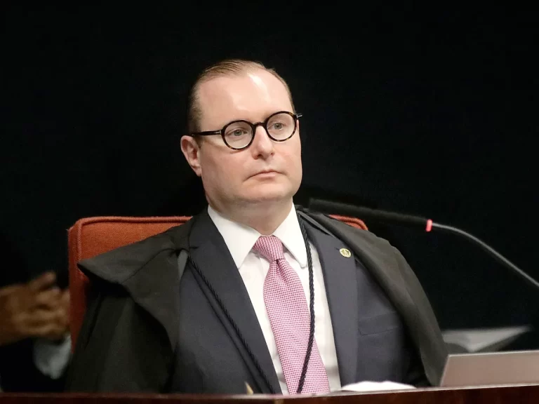 Zanin dá 5 dias à PF para enviar provas contra parlamentares