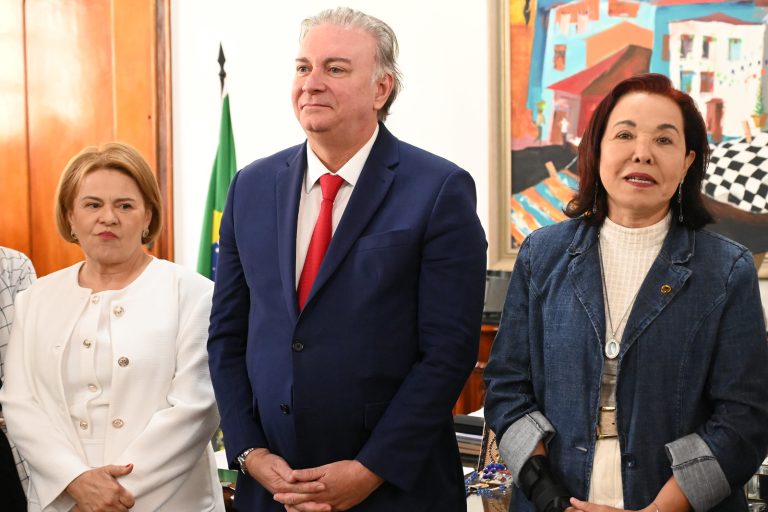 Pedido de deputado contra secretário é redistribuído