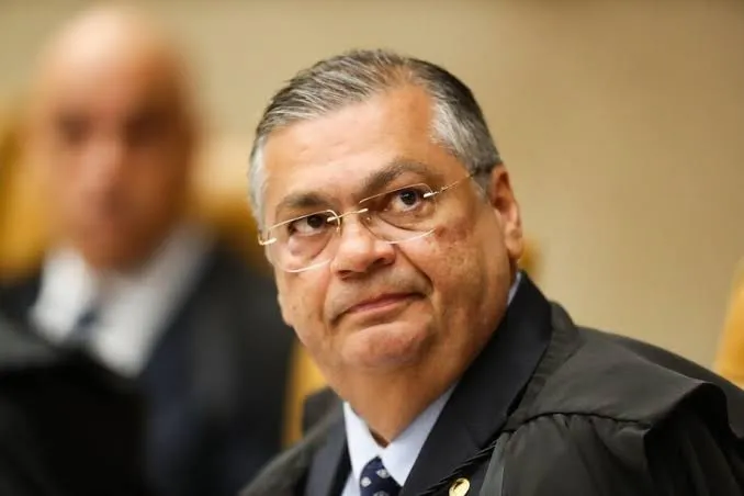 Mulher é levada para depor na PF após xingar Flávio Dino