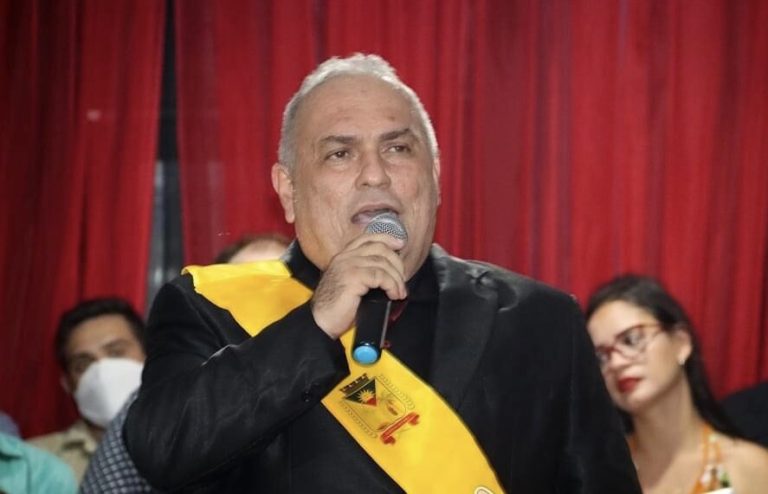 Prefeito é investigado pelo MP após nomear parente