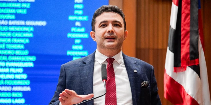 Deputado expõe áudios sobre conspiração contra Governo