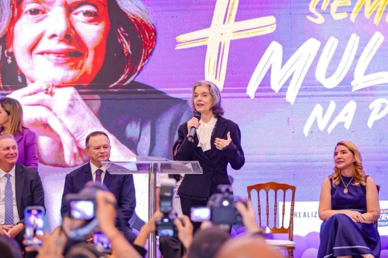 “Nós queremos um Brasil mais humano”, diz Cármen Lúcia