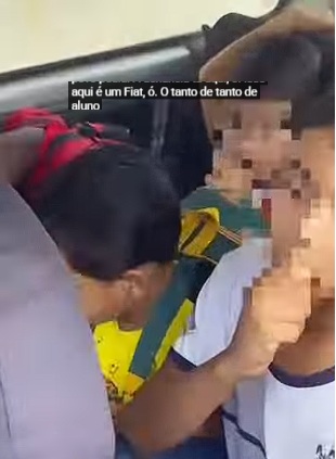 Sem ônibus escolar, vereador flagra oito alunos em carro