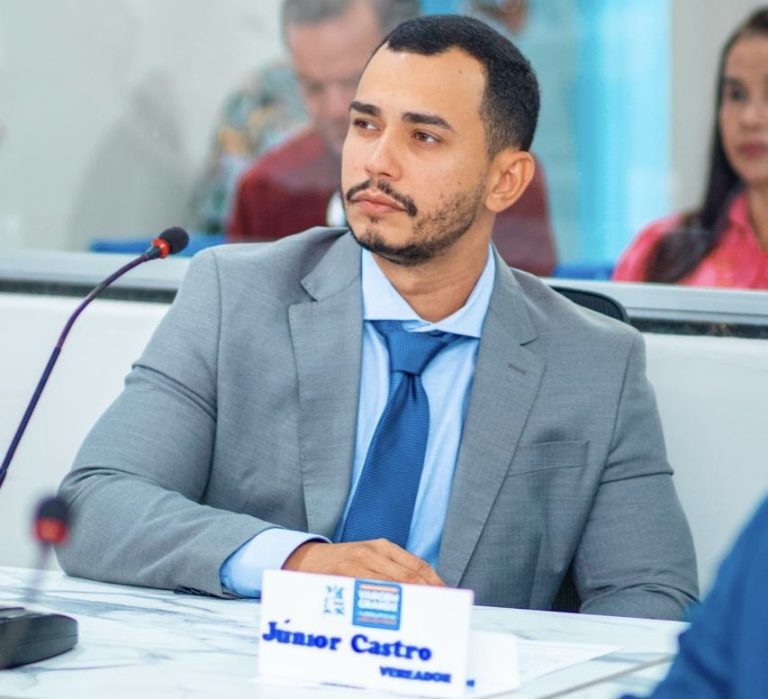 Vereador recebe aplausos da Assembleia por sua atuação