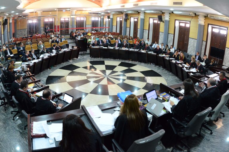 Relator quer extraordinária para julgar intervenção