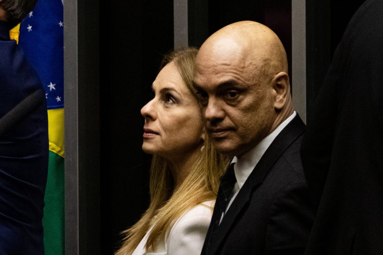 Dados da esposa de Moraes foram vendidos por R$ 250