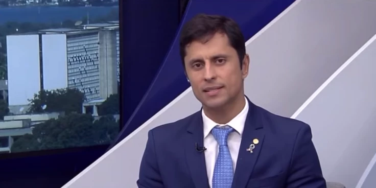 Duarte critica senador por emenda favorável ao Master
