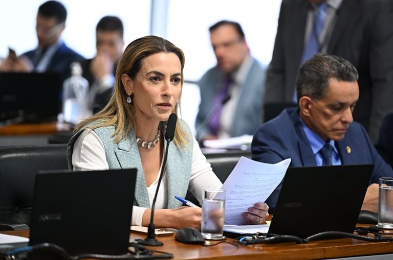 Senado aprova projeto que equipara misoginia ao racismo