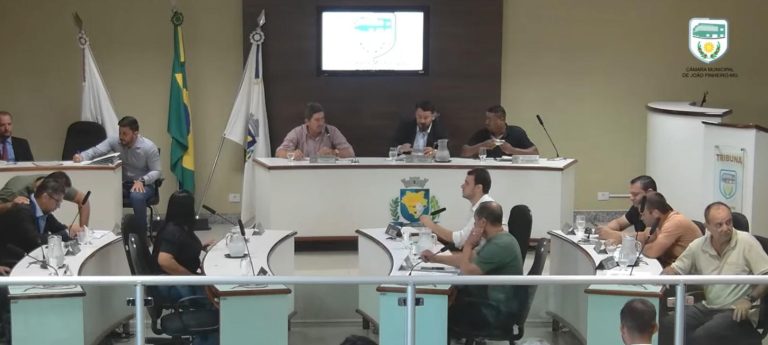 Votação que deixaria Luciano Genésio inelegível é suspensa
