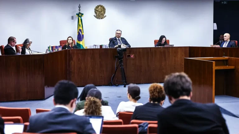 1ª Turma suspendeu inquérito sem provas de competência