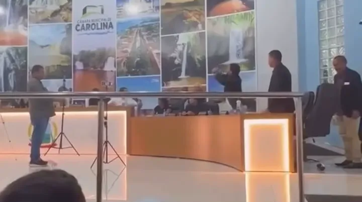 Câmara de Carolina encerra sessão após troca de ofensas