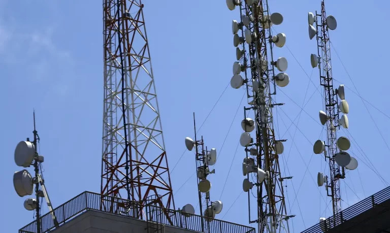 STF invalida licença ambiental para instalação de antenas